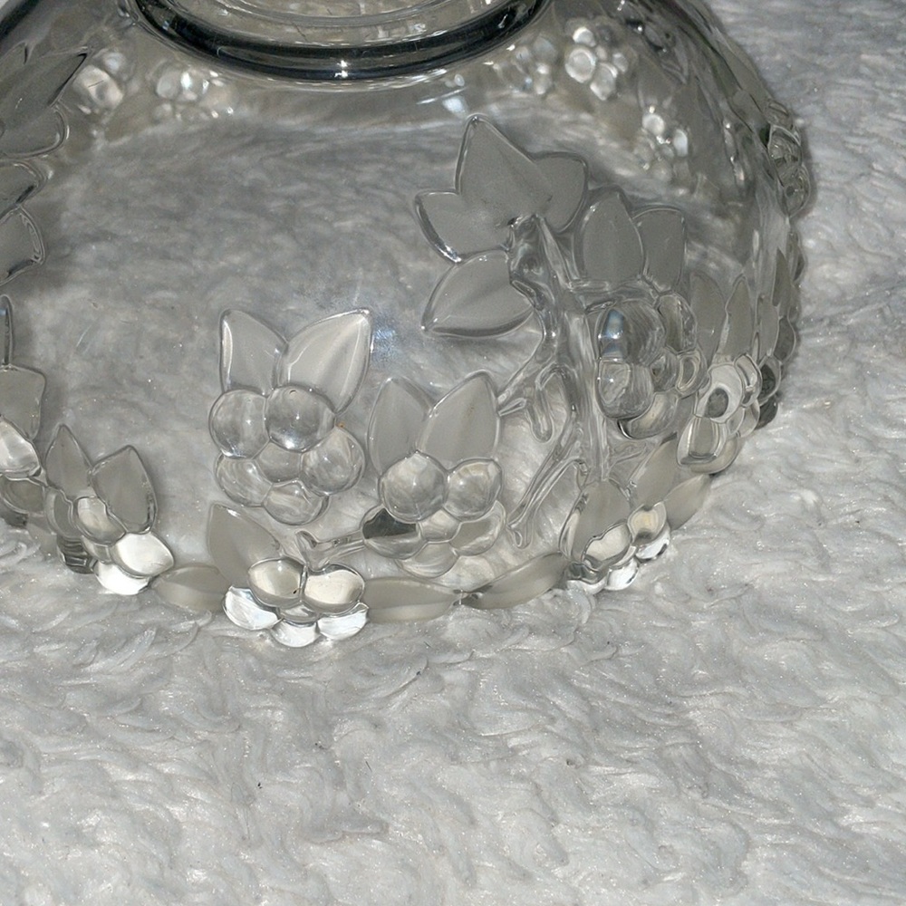 Mikasa Crystal Floral Clear Round bowl EUC - Picture 3 of 5